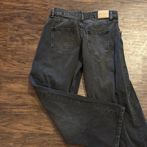 Motel Women’s Black Relaxed Straight-Leg Jeans - Picture 4 of 7